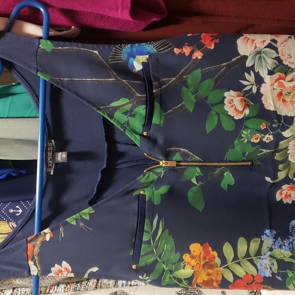 Express floral tank, size small - Picture 2 of 4